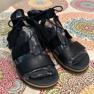 UGG Maryssa Tassel Tie Black Sandals size 6 women’s